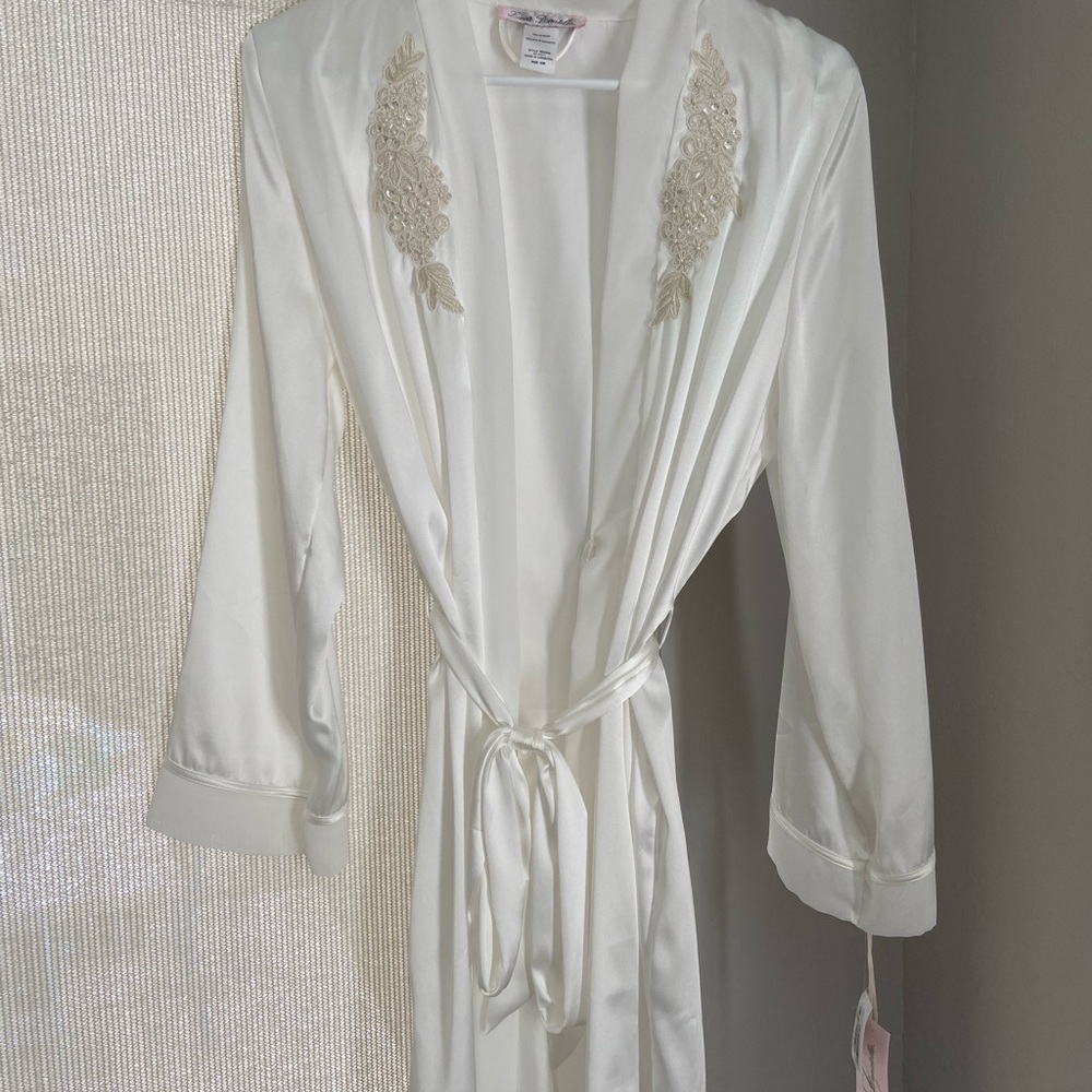 Linea Donatella White Robe with lace detail